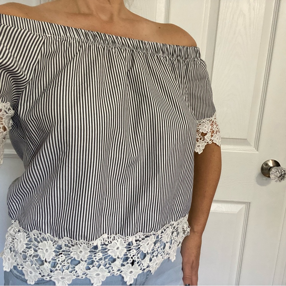 🔹3/$15🔹 Off the Shoulder Striped Top